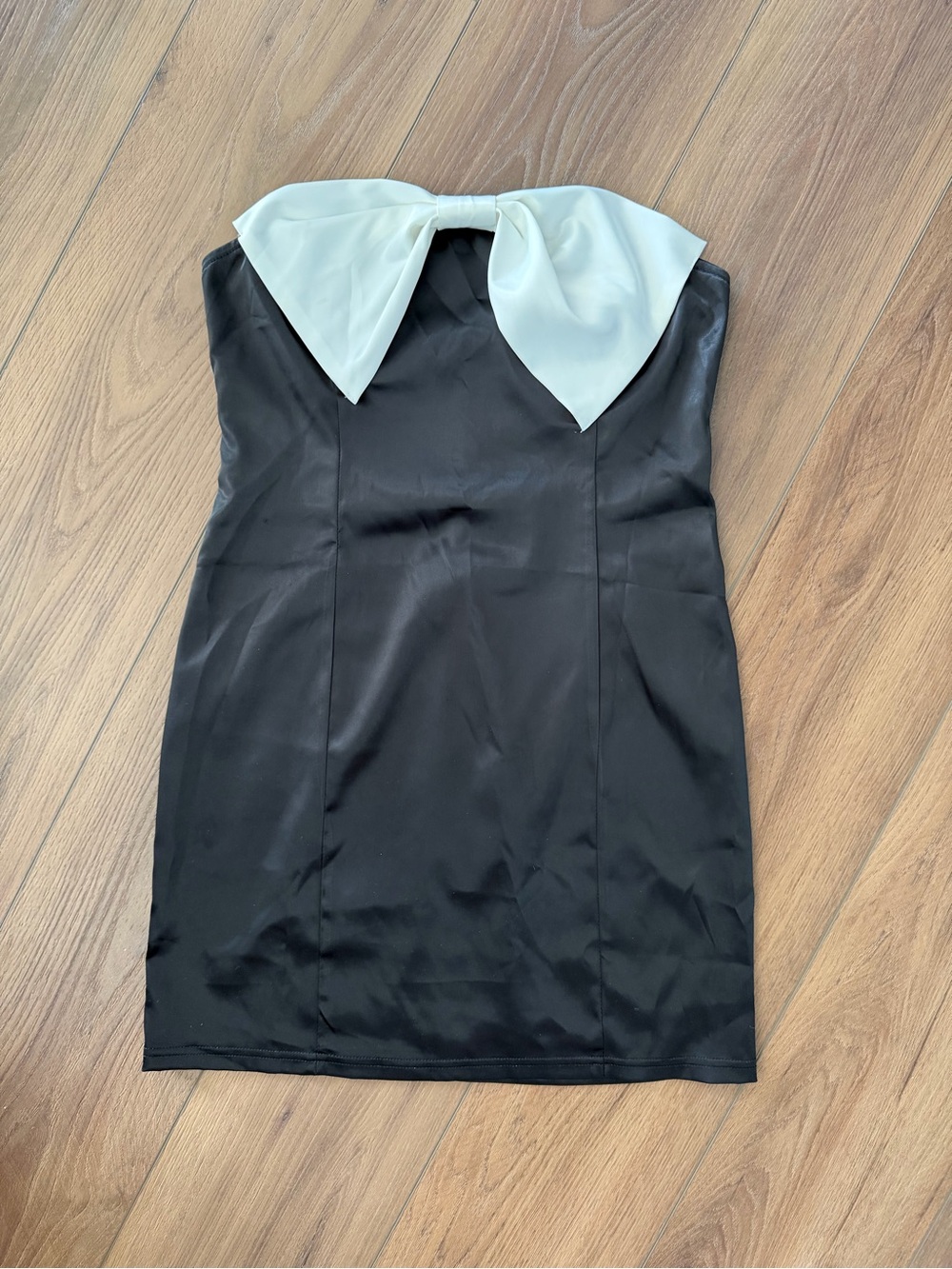 Strapless Black Mini Dress with Cream Bow - Picture 5 of 7
